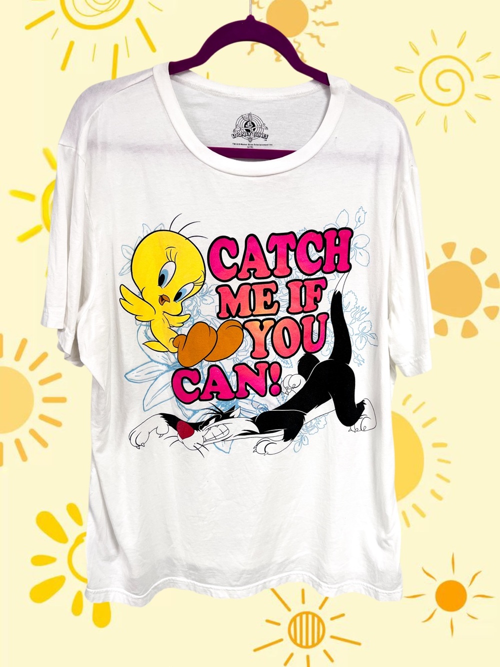 Looney Tunes Tweety Bird & Sylvester chase white tee